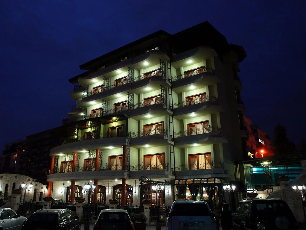 Dinasty Hotel