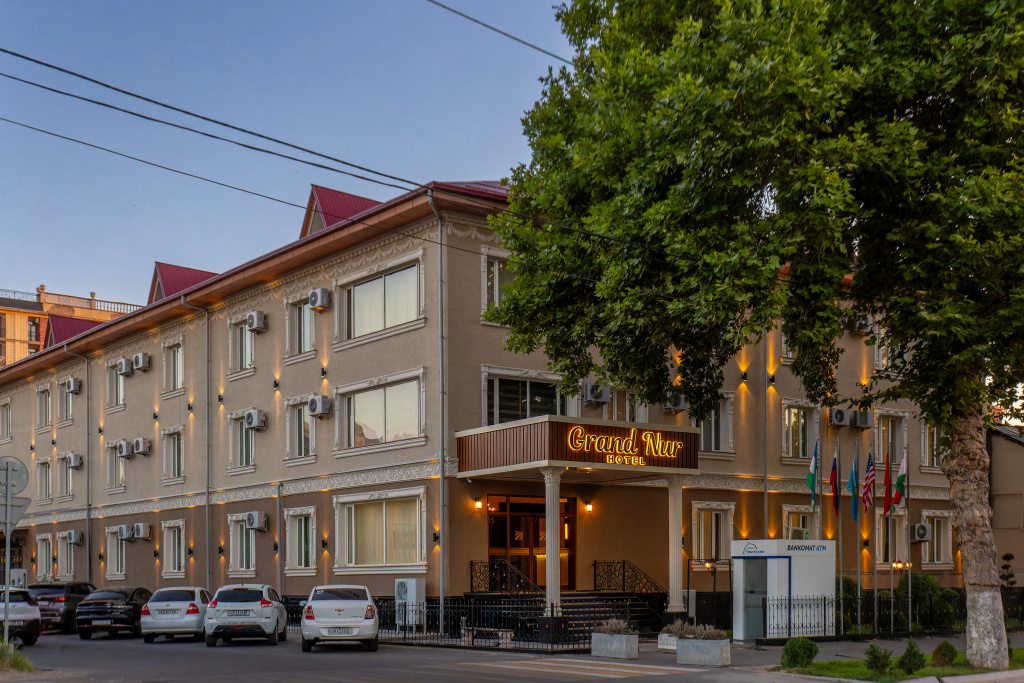 Отель Grand Nur