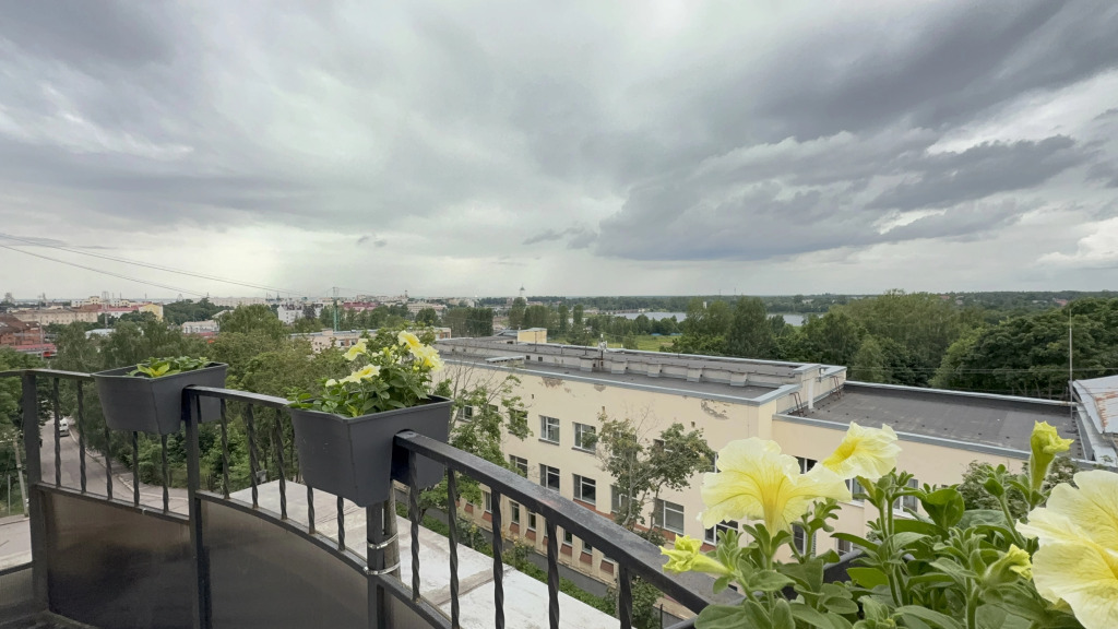 Квартира Двухуровневая Мансарда с Видом на Замок