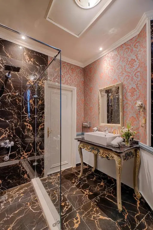 Paradise Inn Le Metropole Hotel