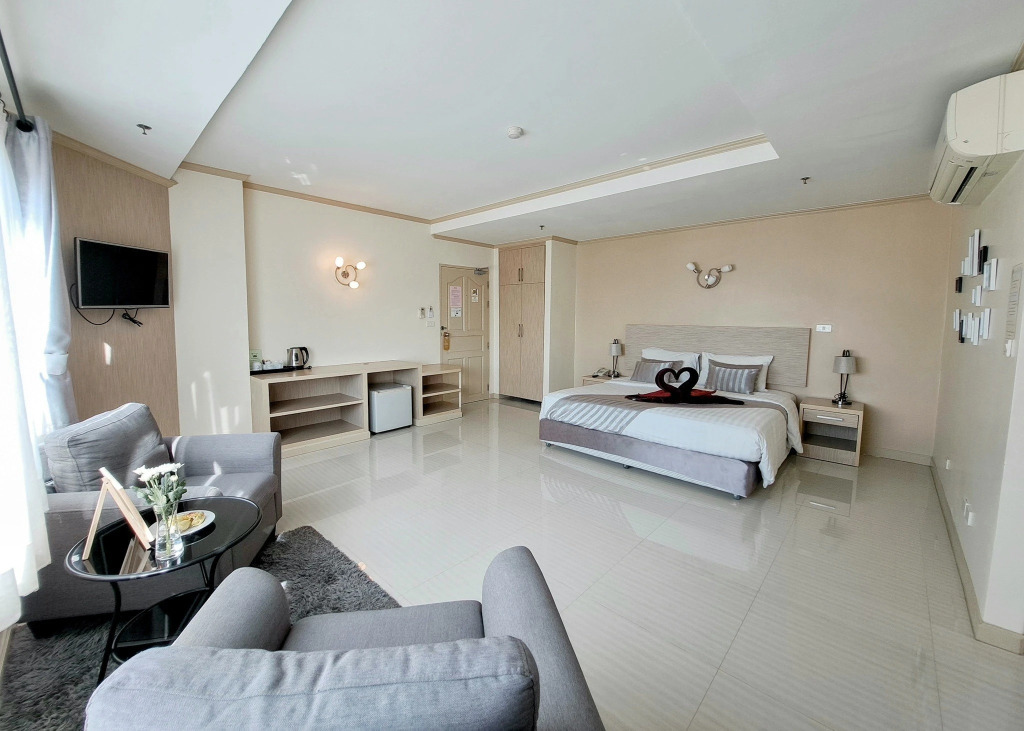 Thipurai City Hotel