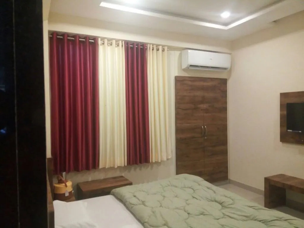 Отель Shree Pratham Milan by Sky Stays