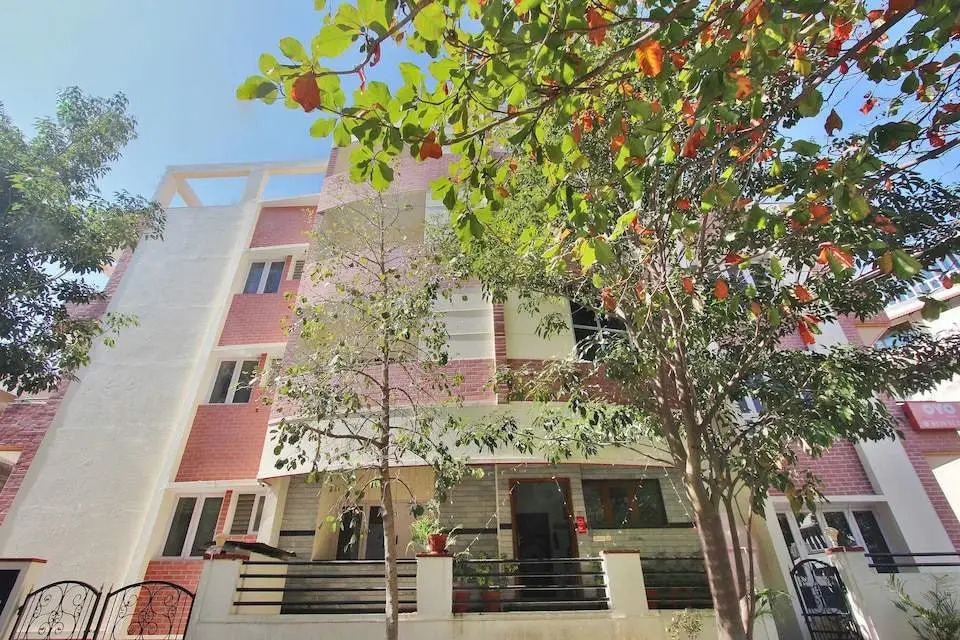 Отель Redwood Suites