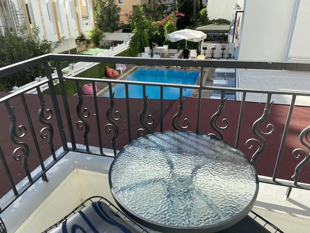 serenity suit family otel konyaaltı