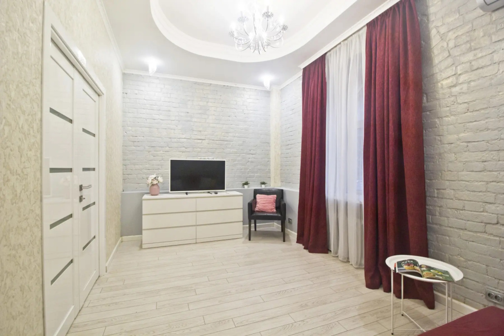 Квартира Трехкoмнaтнaя рядoм с мeтрo Kомcомoльскaя