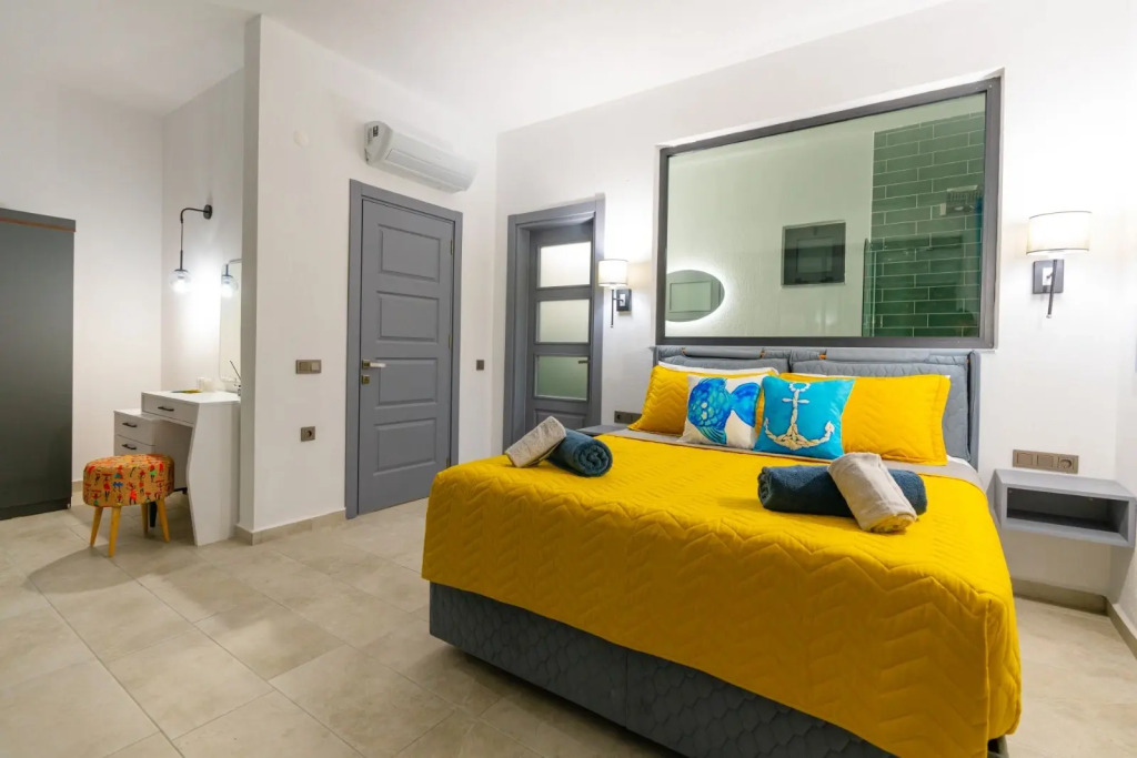 Вилла Modern Villa Overlooking the Sea