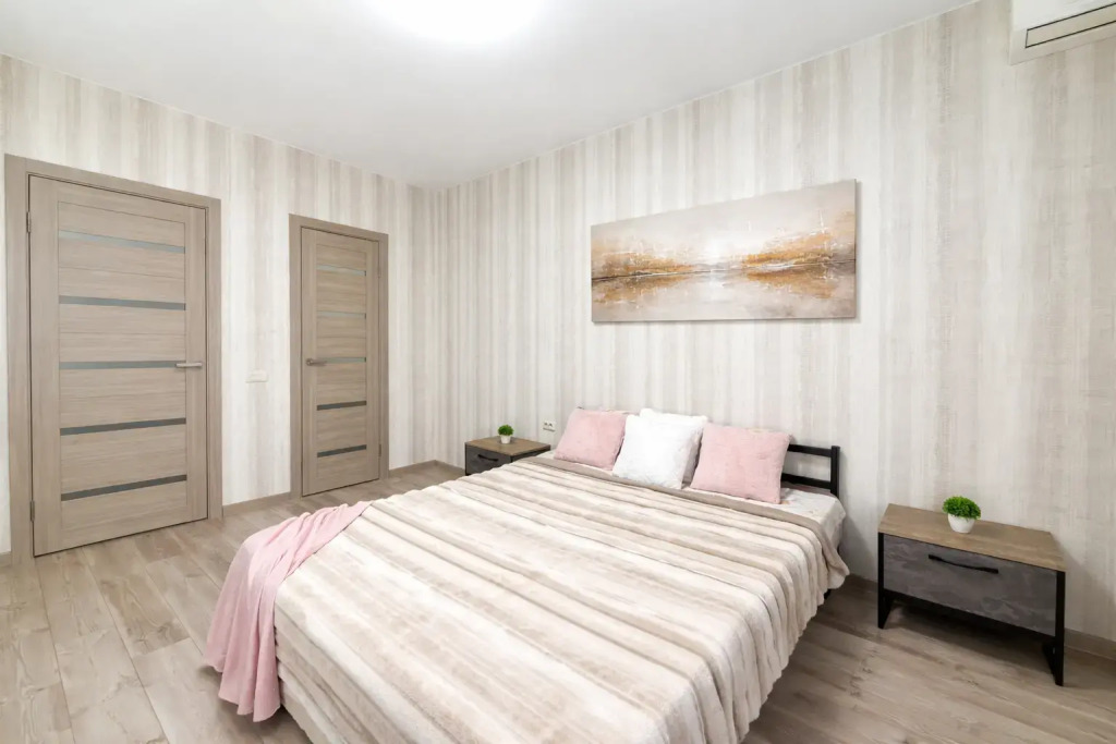 Квартира светлая просторная (65 м²) с дизайнерским интерьером