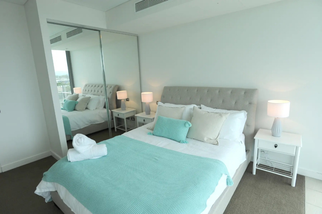 Апартаменты Modern Apartment with Resort Style Living Surfers Paradise