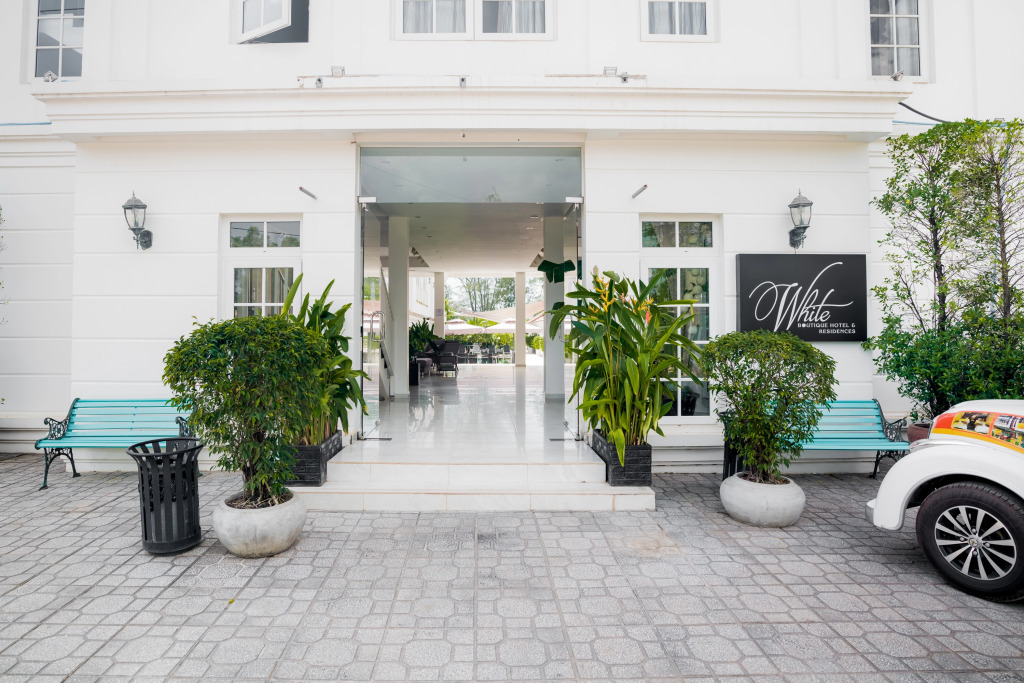 White Boutique Hotel and Restaurant
