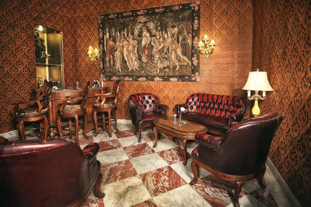 Paradise Inn Le Metropole Hotel