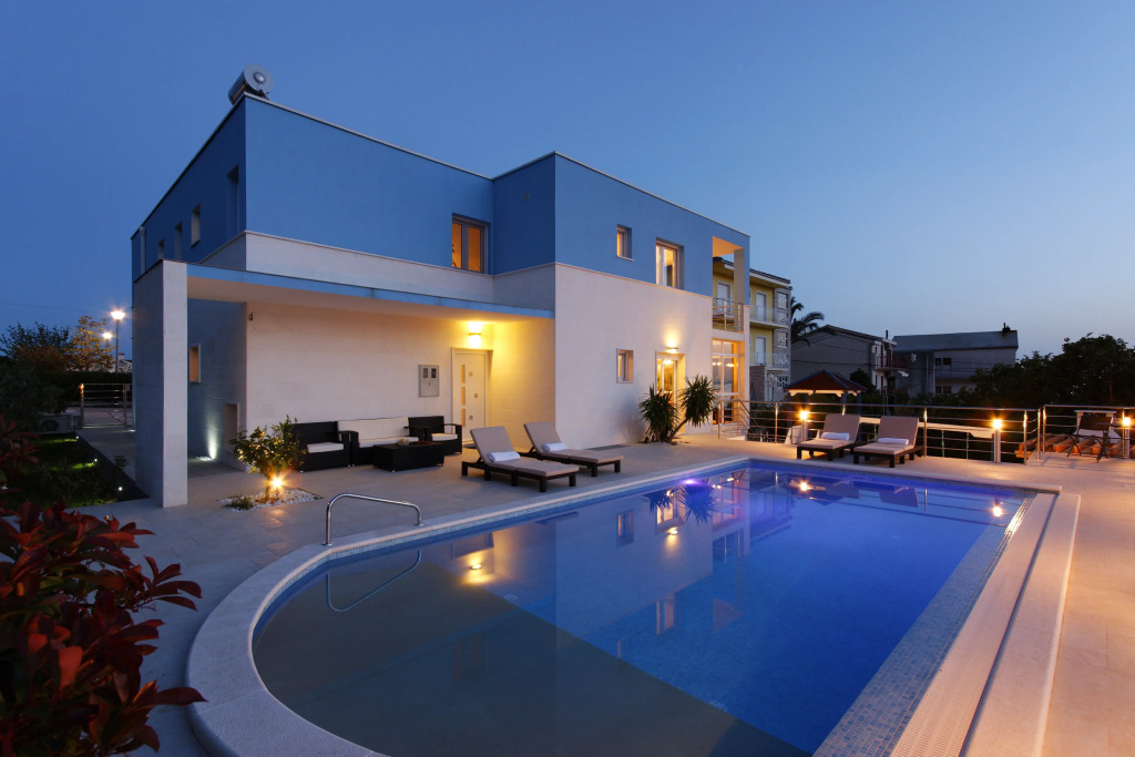 Villa Mermaid - Heated Pool, Sea Views & Beach 120m I Split Riviera