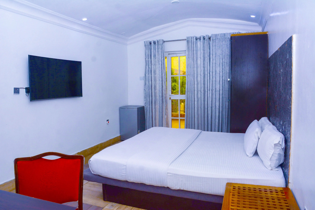 Отель Connecting Lagos Suites
