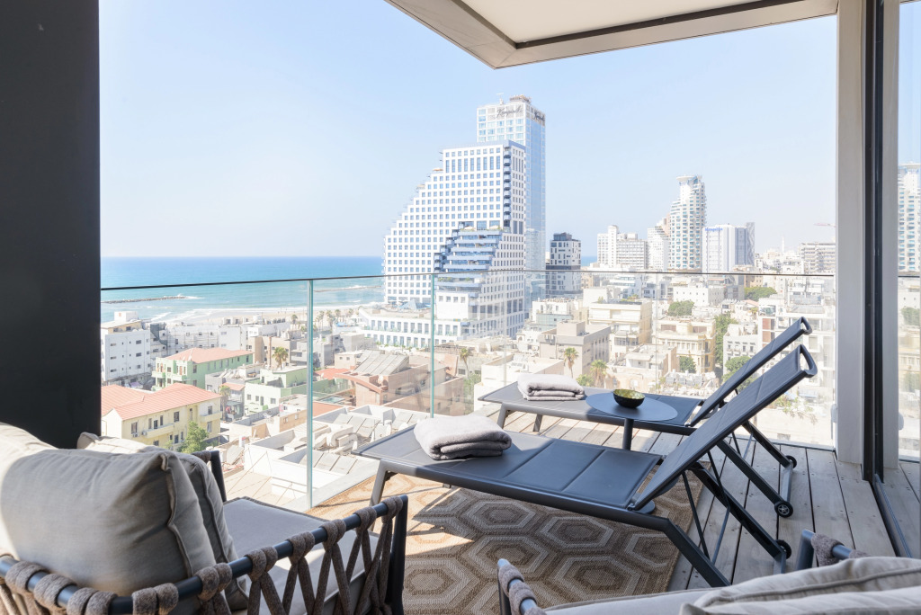 Апартаменты Luxury with Terrace & Sea View by FeelHome