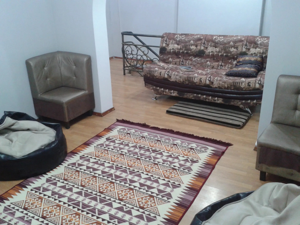 Hostel 64
