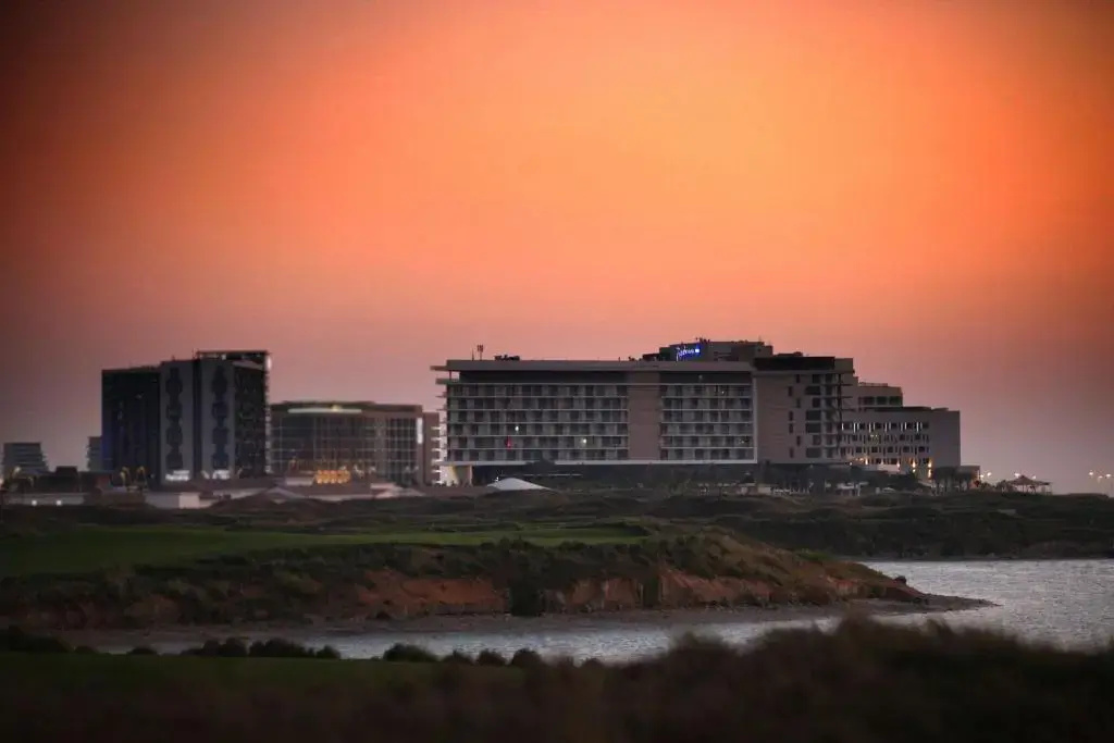 Отель Yas Plaza Mangroves by IHG