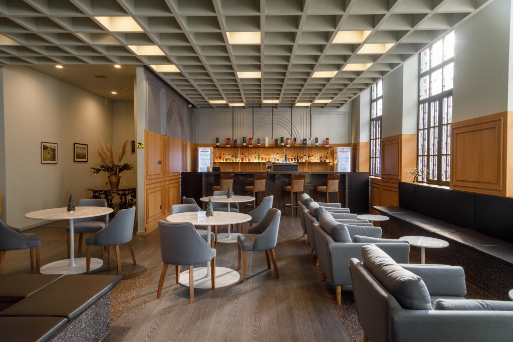 Pine Astoria Hotel