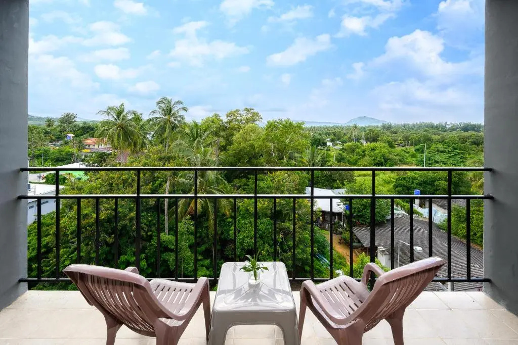 Maikhao Hotel, Phuket
