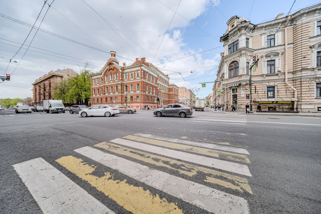 Апартаменты Дизайнерские двухуровневые расположены в самом центре города