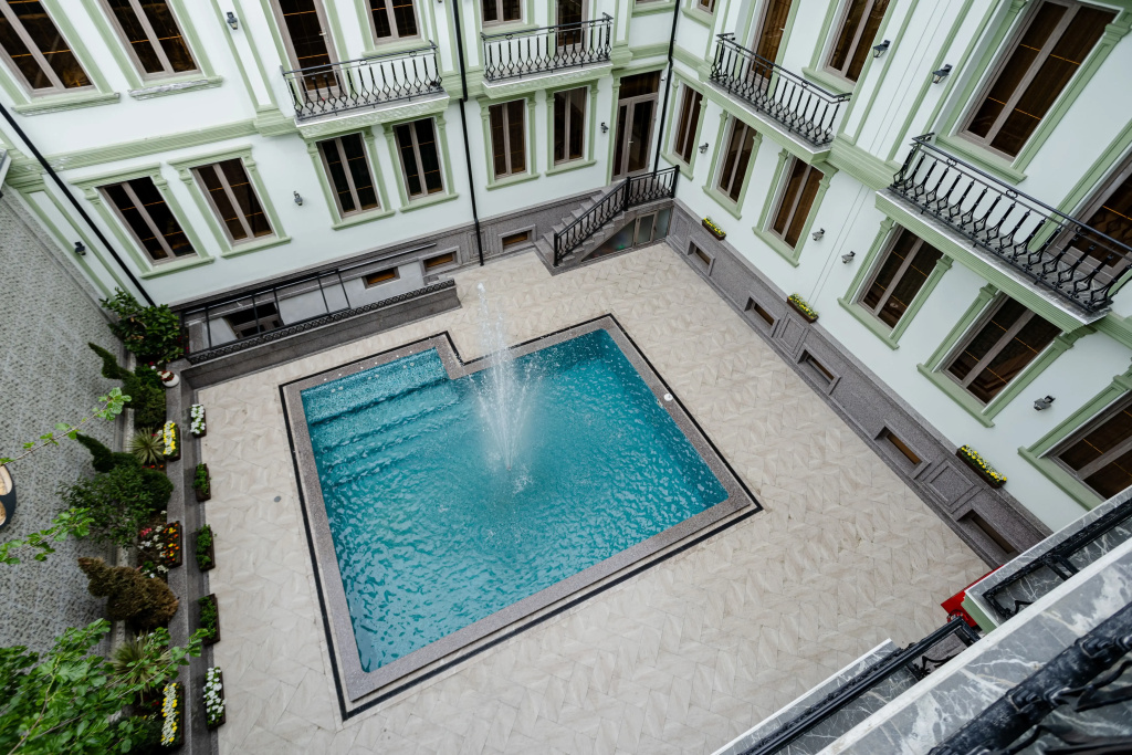 Отель Astoria Plaza