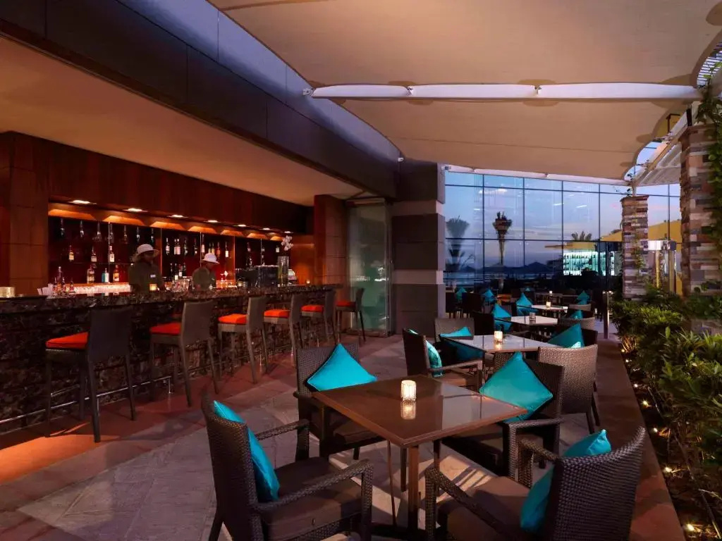Отель Yas Plaza Mangroves by IHG