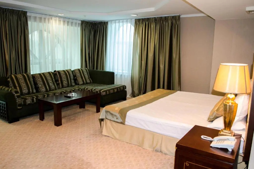 Shiny River Hotel