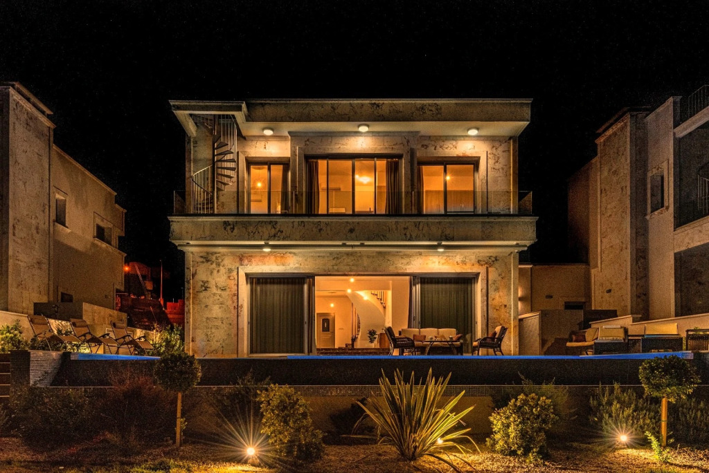 Olymp Luxury Villa D - Luxury Escape with Direct Beach Access and Unique Sunsets