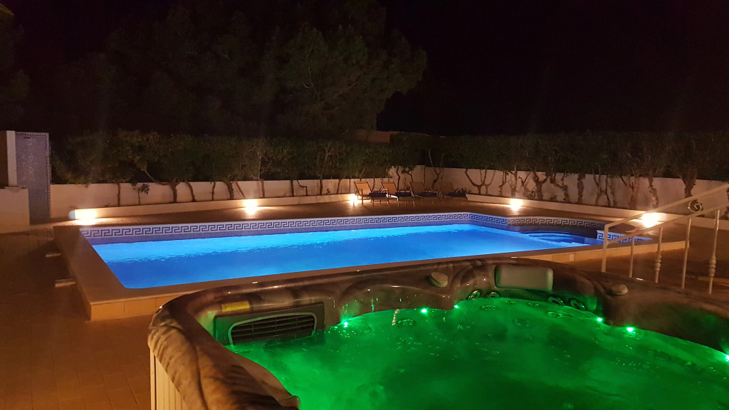 Sunset Villa by Laranjal Rentals