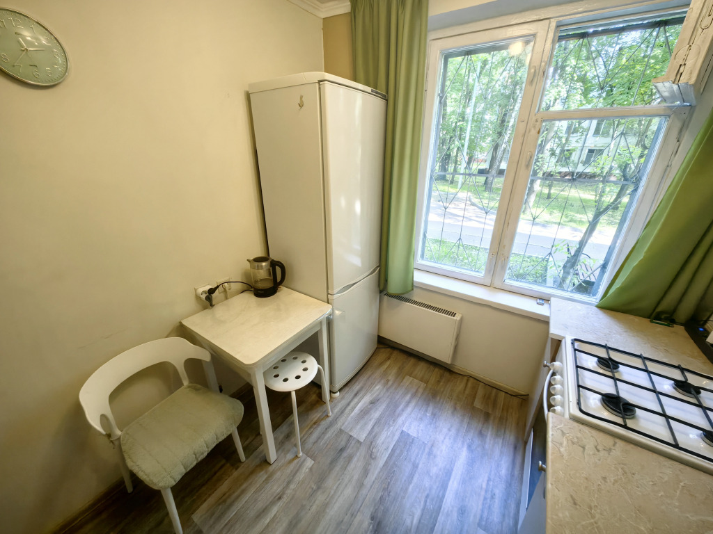 Dvushka Pyoryshki i More Flat