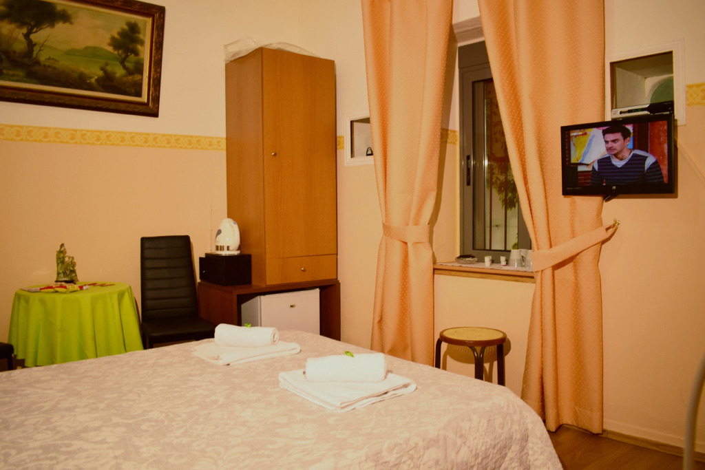 Stoa Rooms