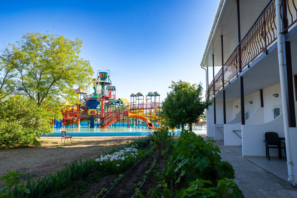 Курортный отель Азовский
