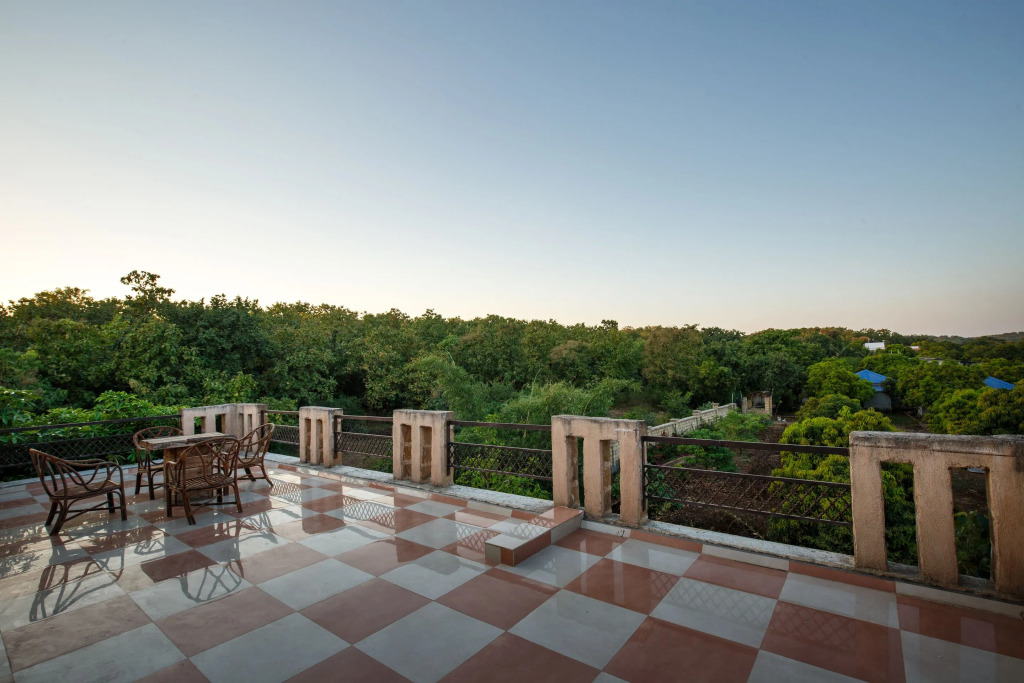 Отель Gir Lions Paw Resort