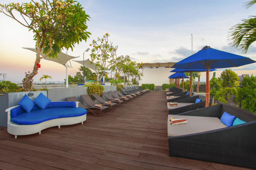 Отель de Vins Sky Hotel Seminyak