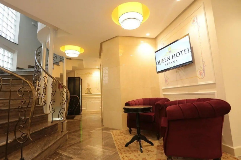 Hotel Queen