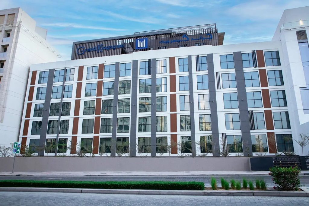 Отель Grand Kingsgate Waterfront By Millennium