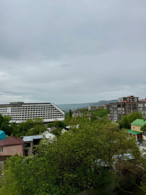 Квартира в Тихом Центре с Видом на Горы