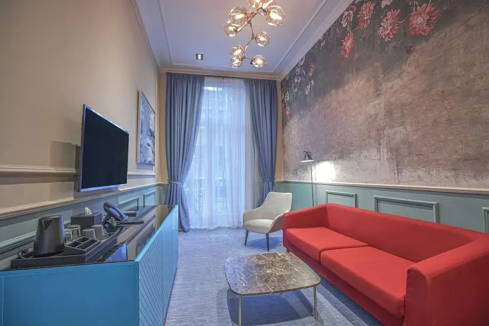 Отель Heritage Hotel & Suites