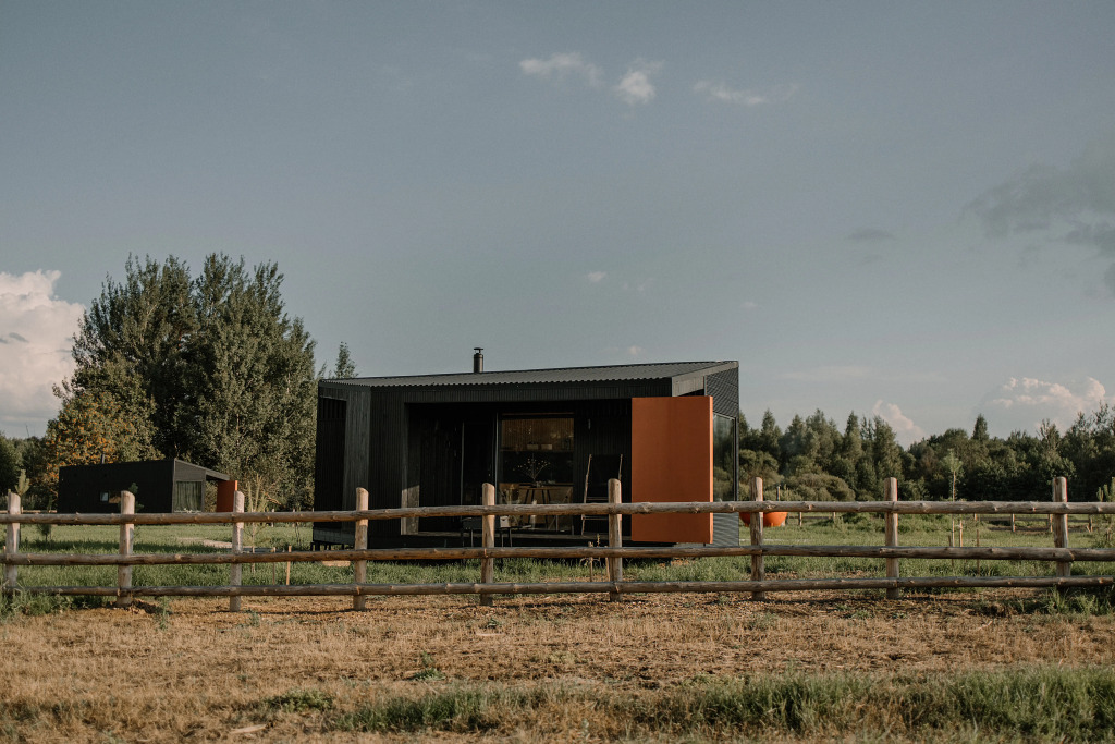 Глэмпинг Панорамные мини-домики на ферме Nomad Houses на Браславе