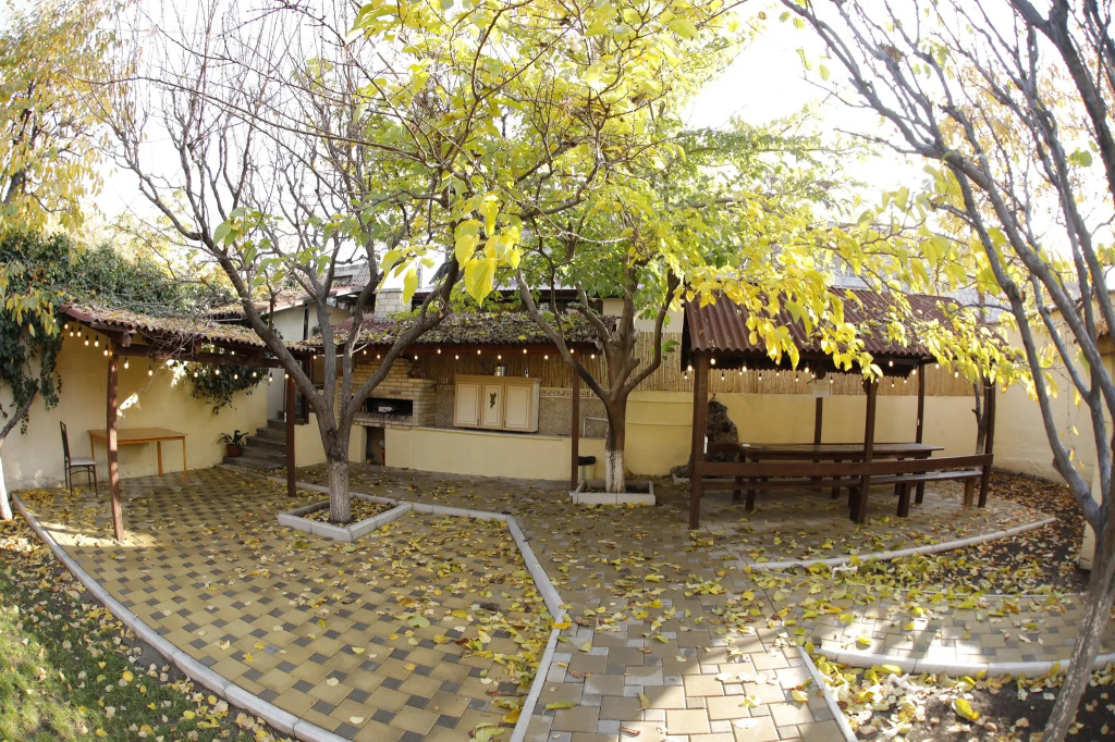 Li Yes Yerevan hotel