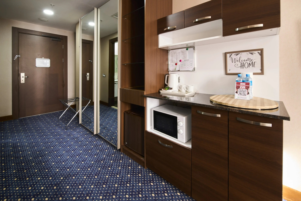 Parkside Hotel & Apartments