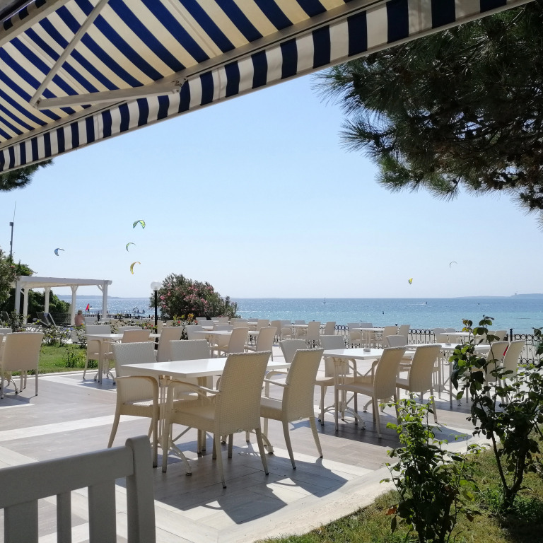 Iris Hotel & Spa
