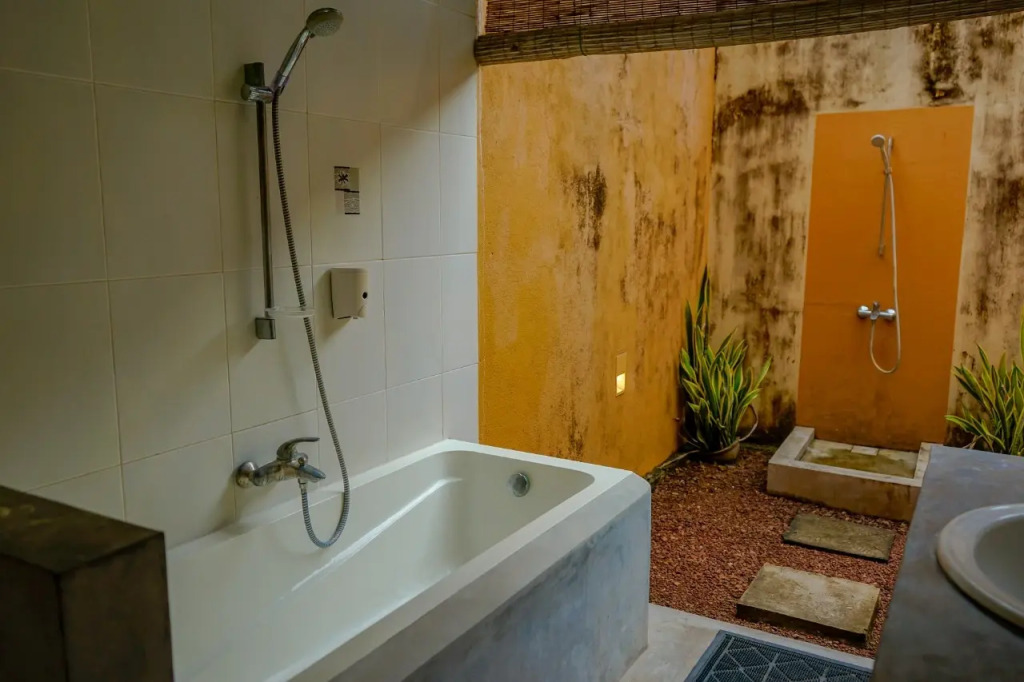 Отель Muthumuni Ayurveda Beach Resort