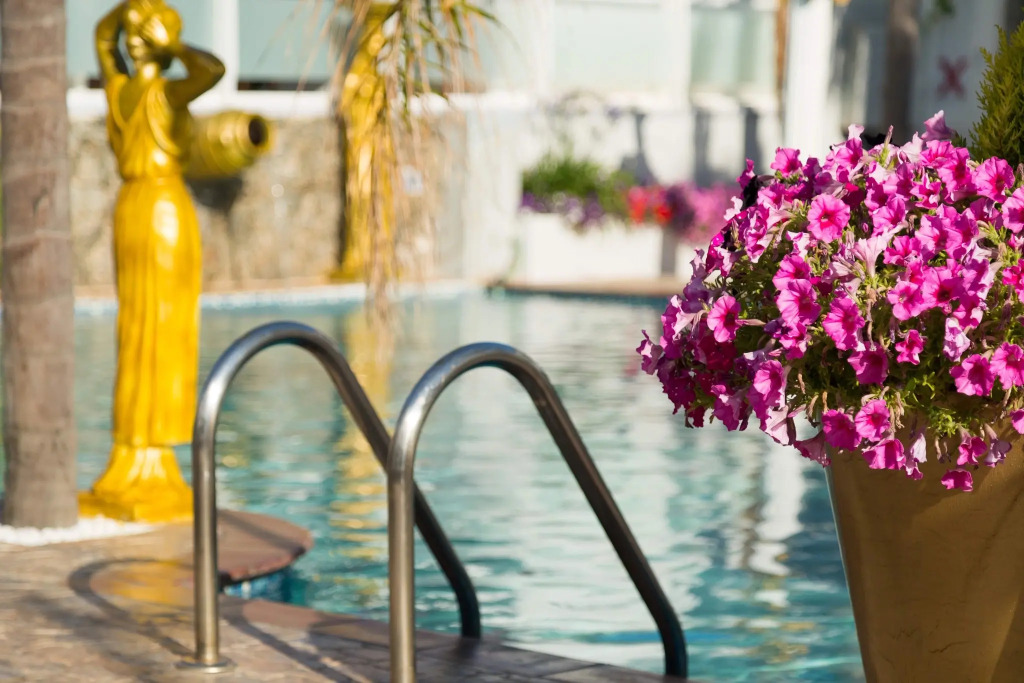 Отель Paradice Luxury Suites