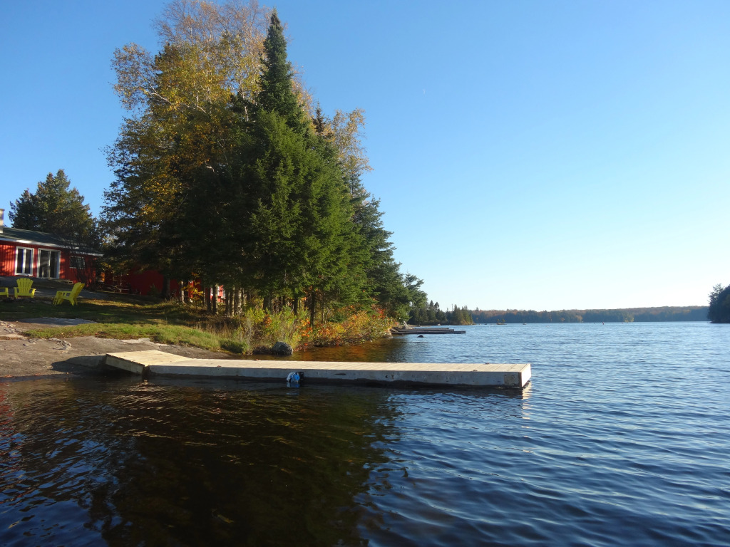 Курортный отель Ahmic Lake Resort