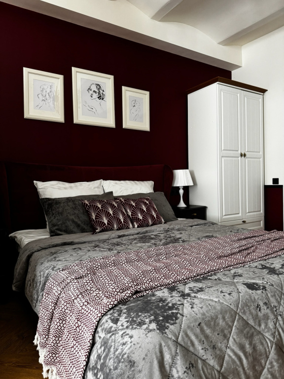 Burgundy Flat