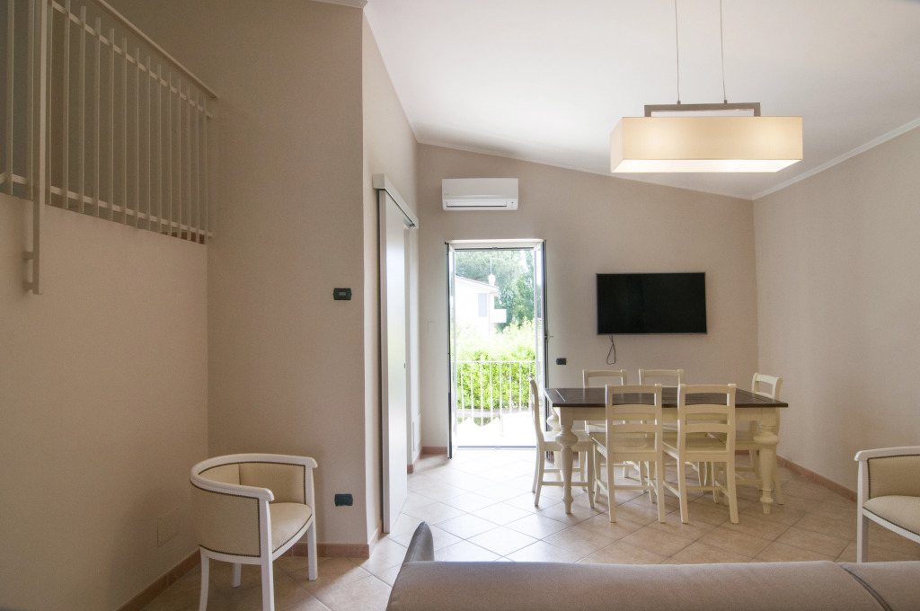 Exclusive Suite with Private Spa Jacuzzi J508L in Panoramic Garden - Roma vicino Ostia Mare