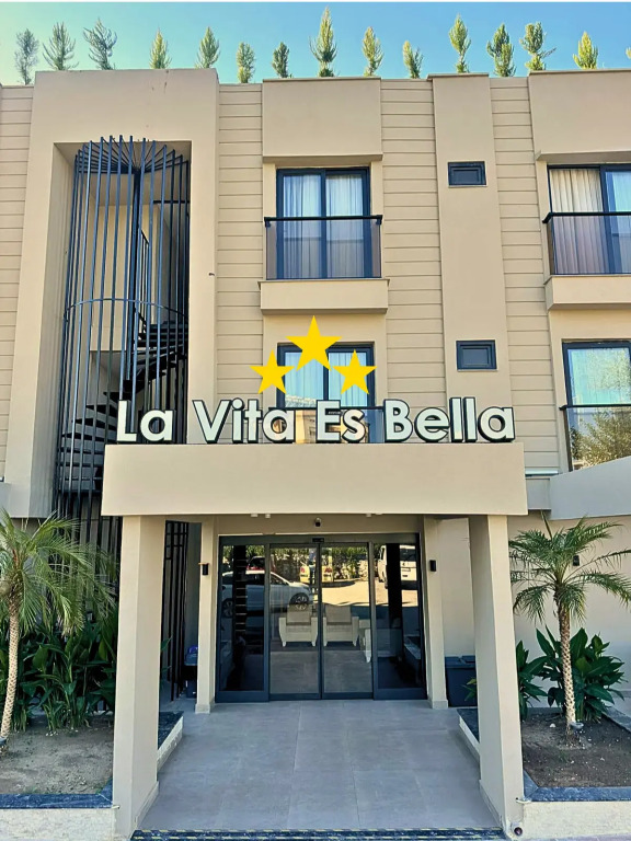 Отель La Vita Es Bella