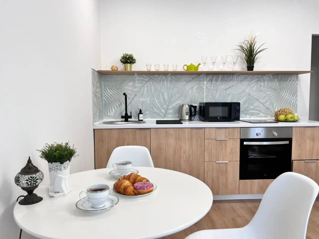 Апартаменты студия на улице Лётчика Ларюшина 4