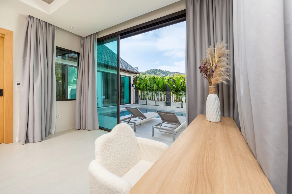 Villa Plunge Modern 2-Bedroom with Private Pool