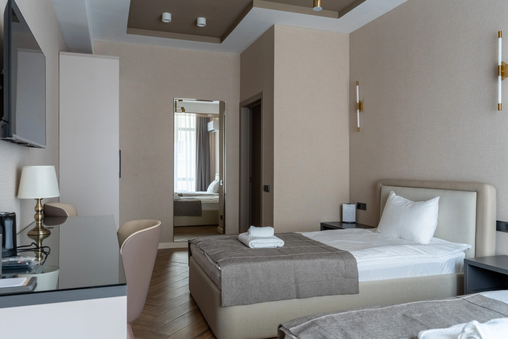 Five Hotel