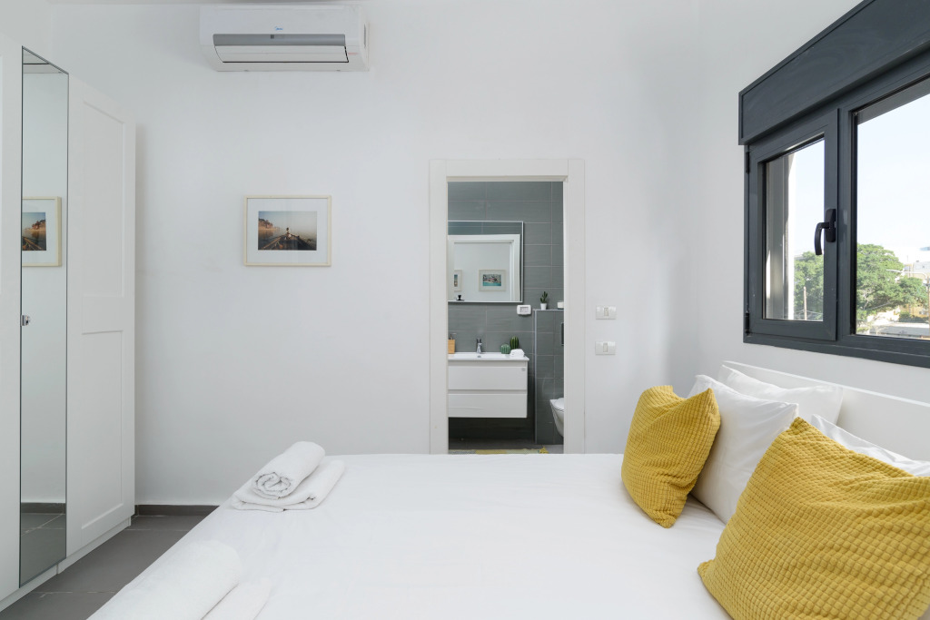 Апартаменты New & Bright 2BR with Balcony near Beach by FeelHome